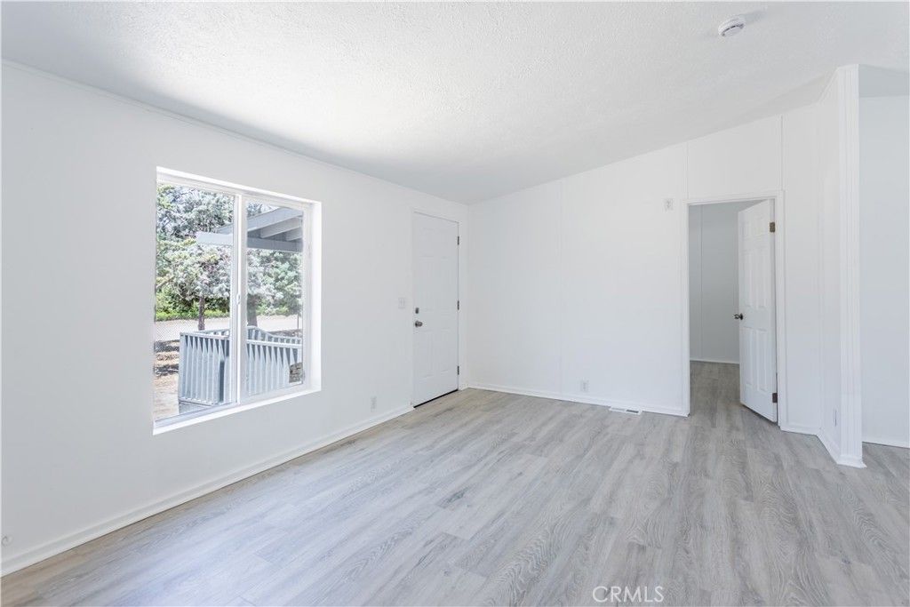 Image 9 of property listing at 4362 Cottonwood Lane, Weldon, CA 93283