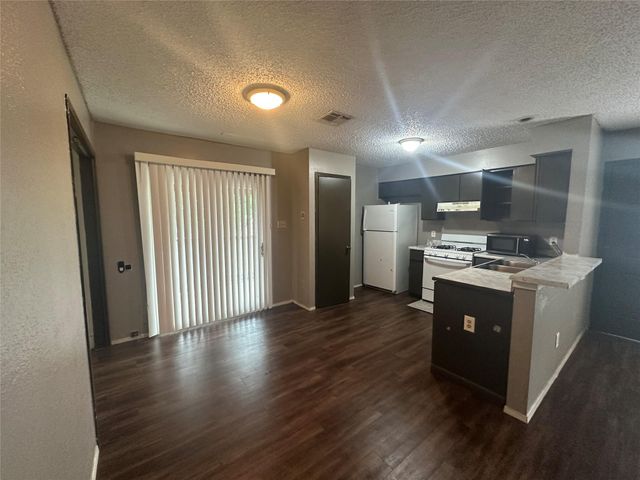 4910 Pepper LN D, Austin, TX 78744