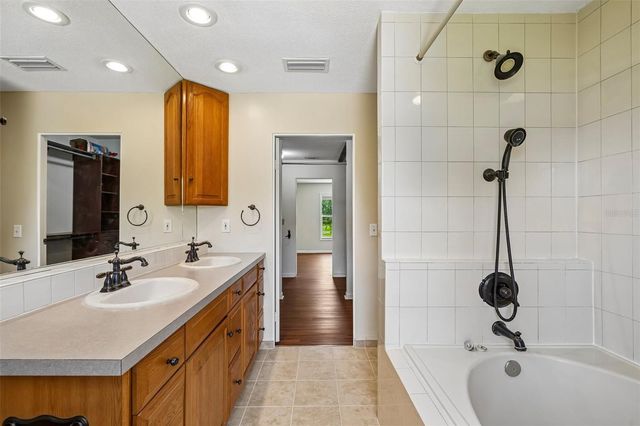 6827 SW 35TH WAY, Gainesville, FL 32608