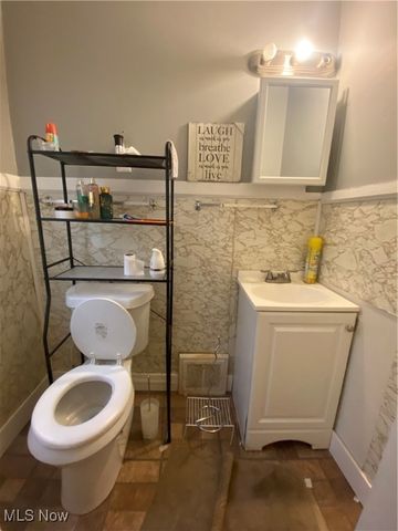 9905 Nelson Avenue, Cleveland, OH 44105