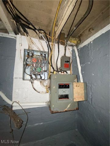 9905 Nelson Avenue, Cleveland, OH 44105