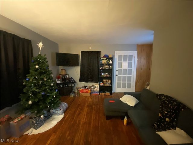 9905 Nelson Avenue, Cleveland, OH 44105