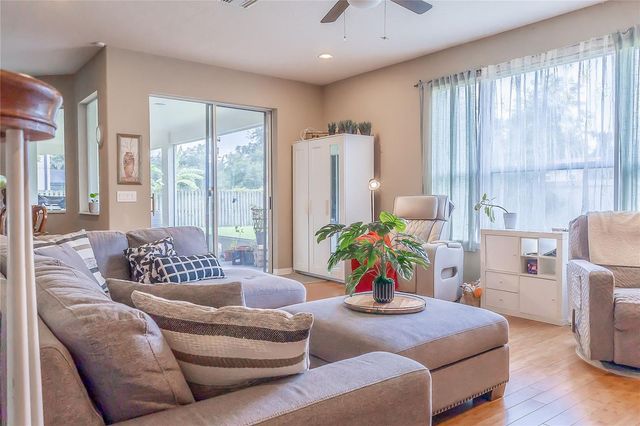 307 CARRIAGE OAK PL, Seffner, FL 33584