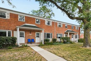 2156 Rugen Road A, Glenview, IL 60026