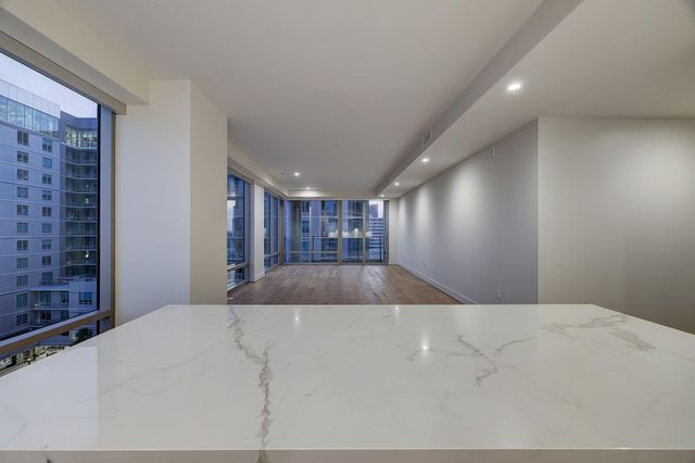 2047 Westcreek Lane 807, Houston, TX 77027