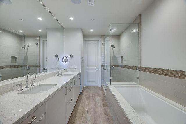 2047 Westcreek Lane 807, Houston, TX 77027