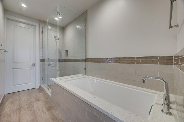 2047 Westcreek Lane 807, Houston, TX 77027