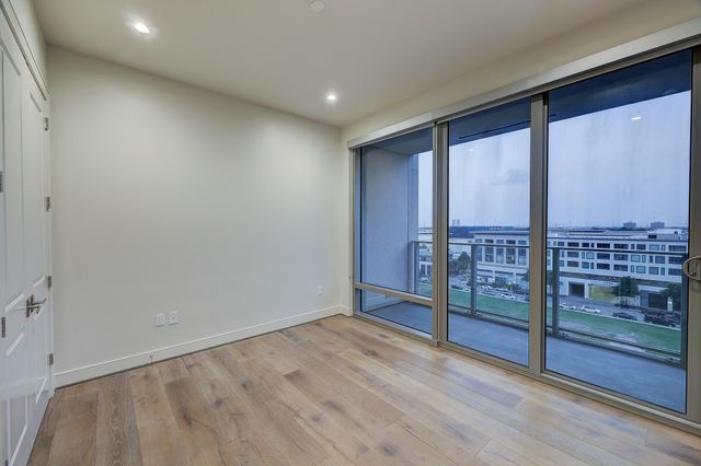 2047 Westcreek Lane 807, Houston, TX 77027