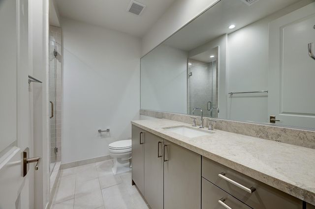 2047 Westcreek Lane 807, Houston, TX 77027