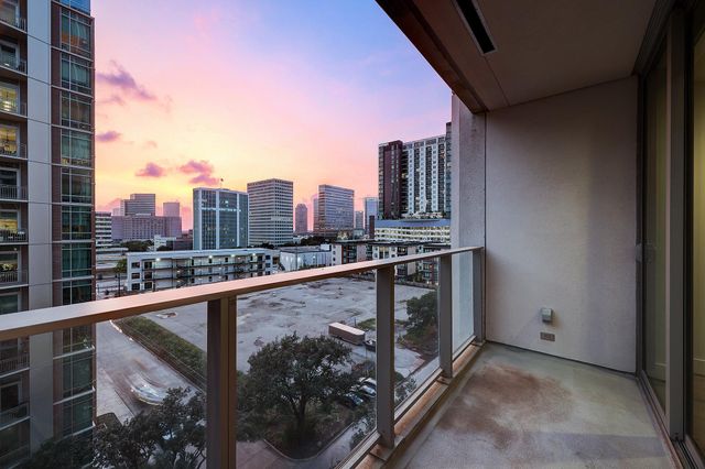 2047 Westcreek Lane 807, Houston, TX 77027