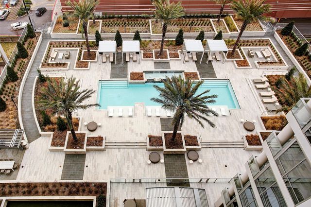 2047 Westcreek Lane 807, Houston, TX 77027