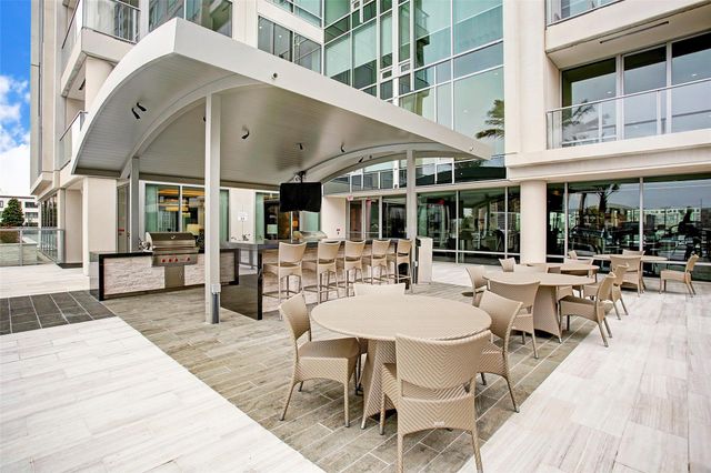 2047 Westcreek Lane 807, Houston, TX 77027