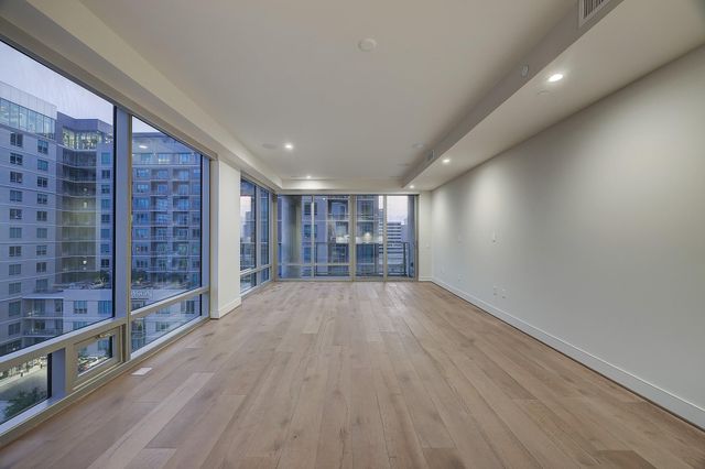 2047 Westcreek Lane 807, Houston, TX 77027