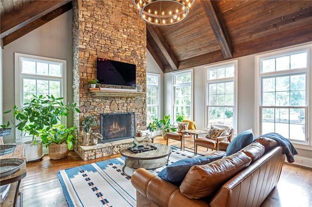 6026 GC Crow Road, Flowery Branch, GA 30542