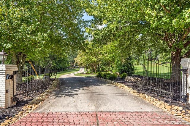 6026 GC Crow Road, Flowery Branch, GA 30542