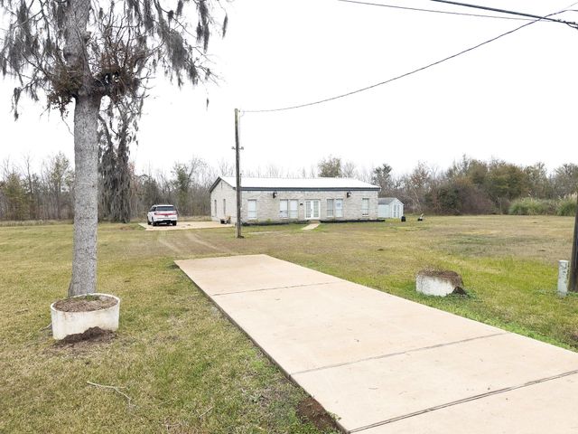 638 Kelly Lane, Angleton, TX 77515