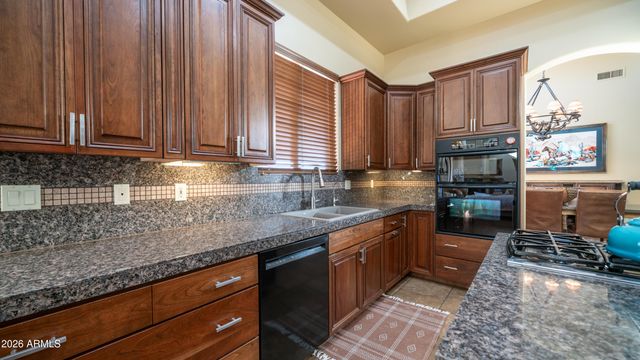 7841 E MCDOWELL Road E, Mesa, AZ 85207