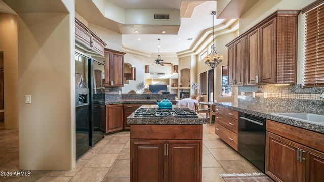 7841 E MCDOWELL Road E, Mesa, AZ 85207