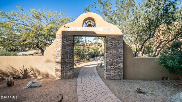 7841 E MCDOWELL Road E, Mesa, AZ 85207