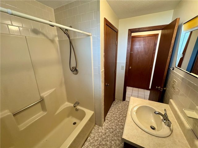 135 Rounds Avenue, East Providence, RI 02915