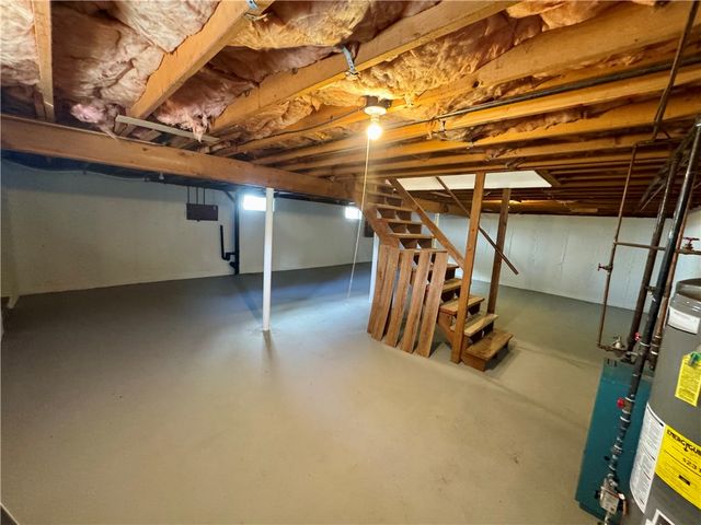 135 Rounds Avenue, East Providence, RI 02915