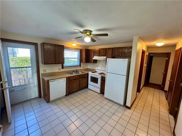 135 Rounds Avenue, East Providence, RI 02915