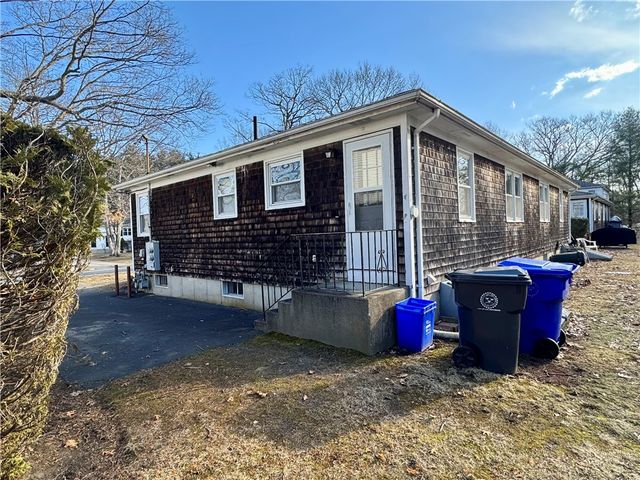 135 Rounds Avenue, East Providence, RI 02915