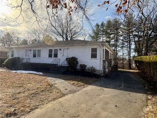 135 Rounds Avenue, East Providence, RI 02915
