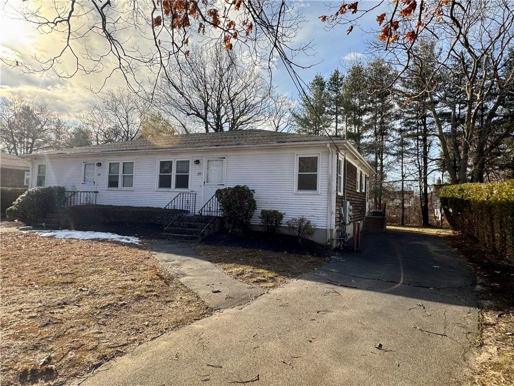 135 Rounds Avenue, East Providence, RI 02915