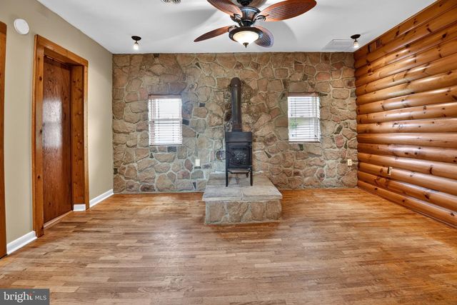 134 LUCAS LN, Gore, VA 22637