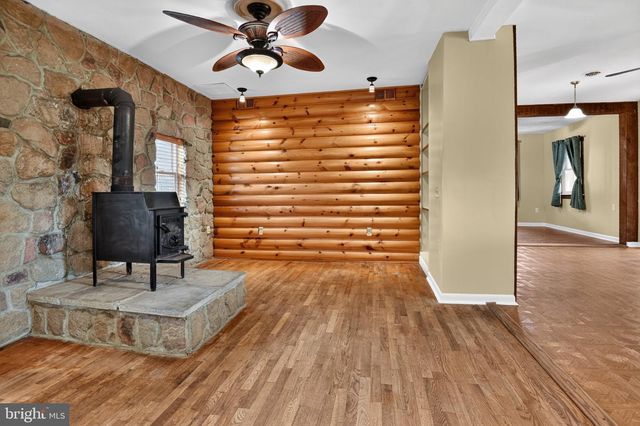 134 LUCAS LN, Gore, VA 22637