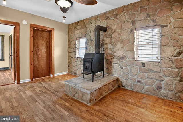 134 LUCAS LN, Gore, VA 22637