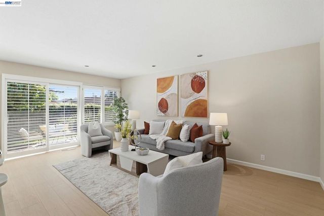 39655 Canyon Heights Dr, Fremont, CA 94539