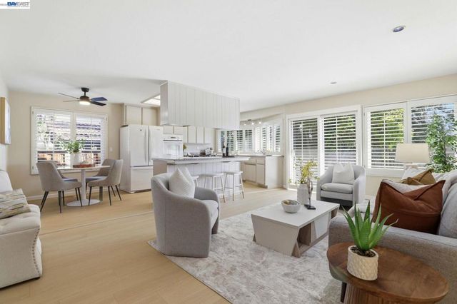 39655 Canyon Heights Dr, Fremont, CA 94539