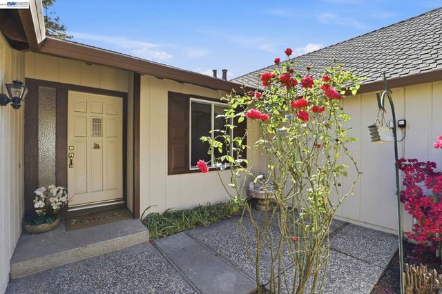 39655 Canyon Heights Dr, Fremont, CA 94539