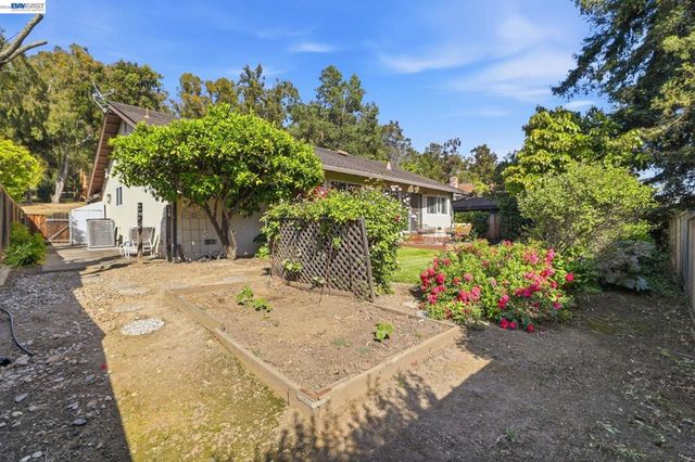 39655 Canyon Heights Dr, Fremont, CA 94539