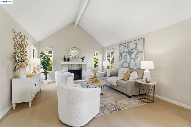 39655 Canyon Heights Dr, Fremont, CA 94539