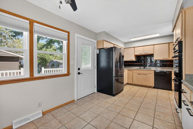 4718 N Ripley Street, Davenport, IA 52806
