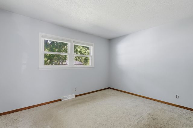 4718 N Ripley Street, Davenport, IA 52806