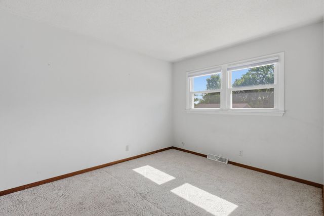 4718 N Ripley Street, Davenport, IA 52806