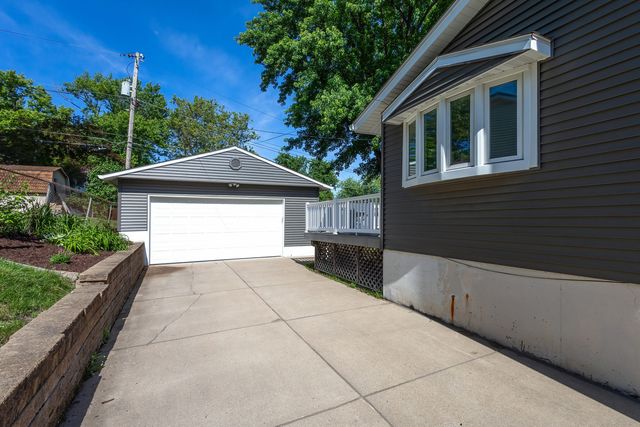 4718 N Ripley Street, Davenport, IA 52806