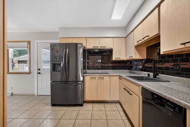 4718 N Ripley Street, Davenport, IA 52806