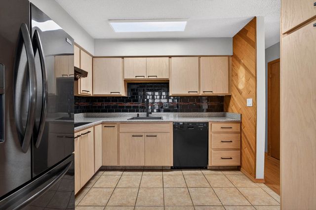 4718 N Ripley Street, Davenport, IA 52806