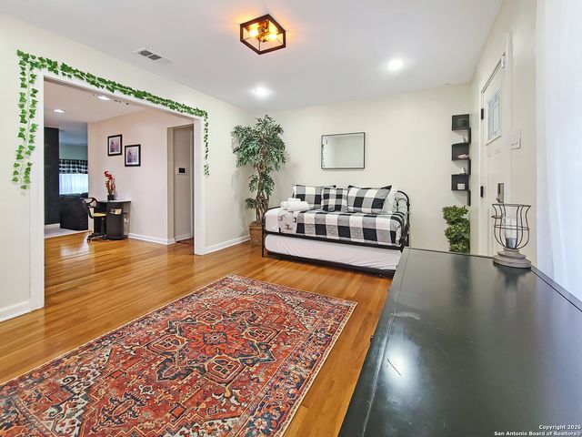 1519 Santa Anna, San Antonio, TX 78201