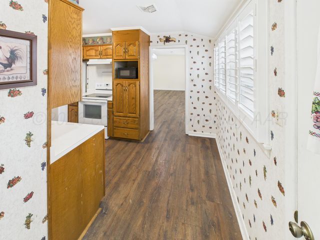 528 N RED DEER Street, Pampa, TX 79065