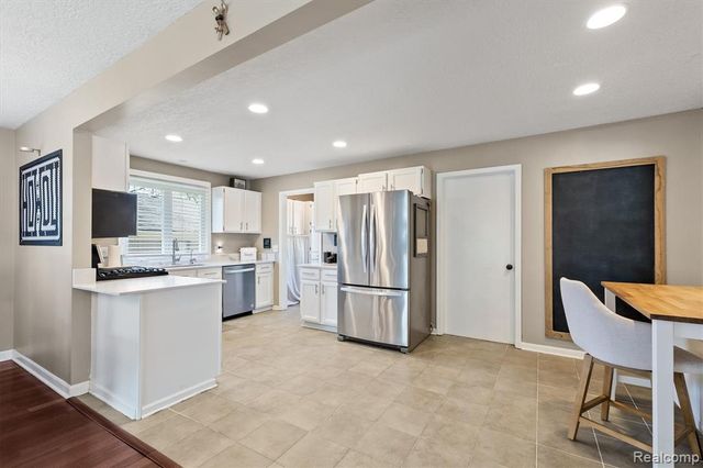 3525 Buss Drive, Walled Lake, MI 48390