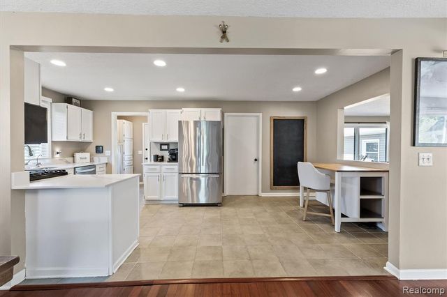 3525 Buss Drive, Walled Lake, MI 48390