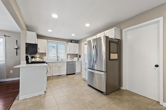3525 Buss Drive, Walled Lake, MI 48390