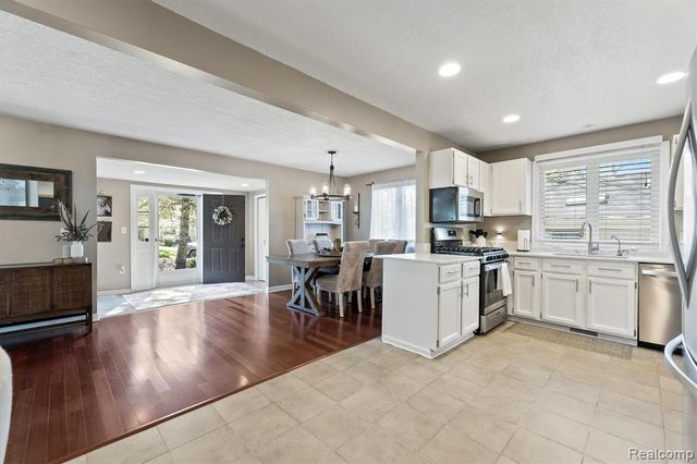 3525 Buss Drive, Walled Lake, MI 48390