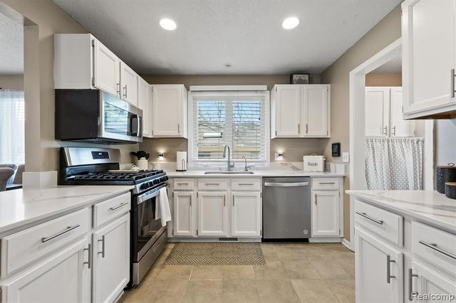 3525 Buss Drive, Walled Lake, MI 48390